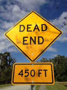 A street sign that displaying "dead end"